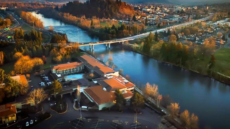 Valley-River-Inn-Exterior