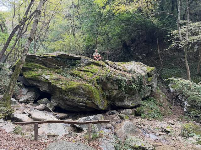 huge, bedrock boulder which was carried here from hundreds of miles away
